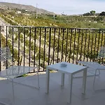 منتجع Borgo Giallonardo Wine Relais 2*