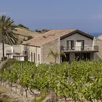 Borgo Giallonardo Wine Relais منتجع
