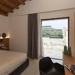 Borgo Giallonardo Wine Relais منتجع
