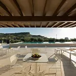 Borgo Giallonardo Wine Relais منتجع