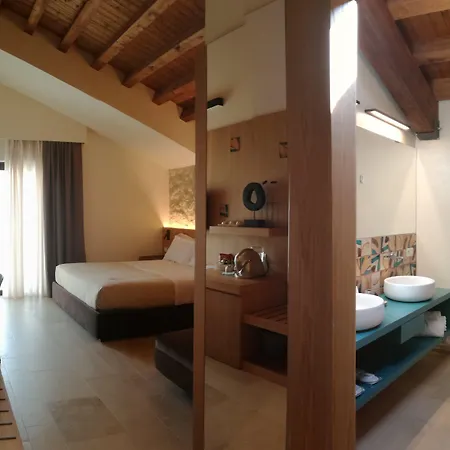 Borgo Giallonardo Wine Relais レアルモンテ