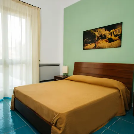 Borgo Giallonardo Wine Relais 2* レアルモンテ