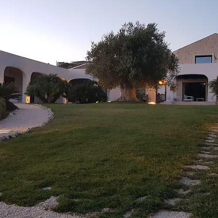 Borgo Giallonardo Wine Relais Feriested 2*