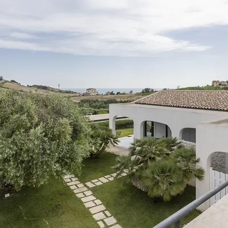 Borgo Giallonardo Wine Relais Feriested