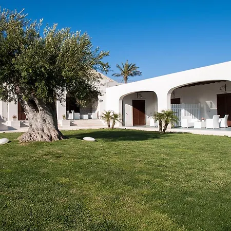 Borgo Giallonardo Wine Relais Resort 2*