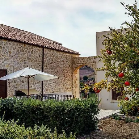 Resort Borgo Giallonardo Wine Relais 2*