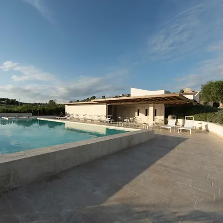 Borgo Giallonardo Wine Relais Resort 2*