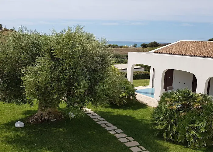 Borgo Giallonardo Wine Relais Station touristique