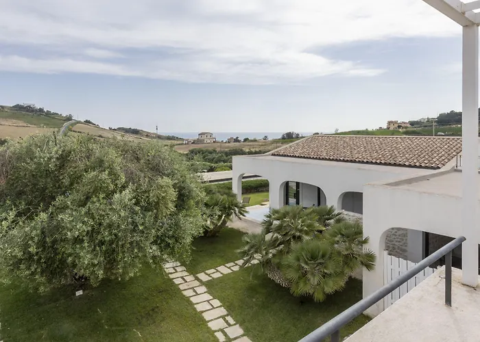 Borgo Giallonardo Wine Relais Resort